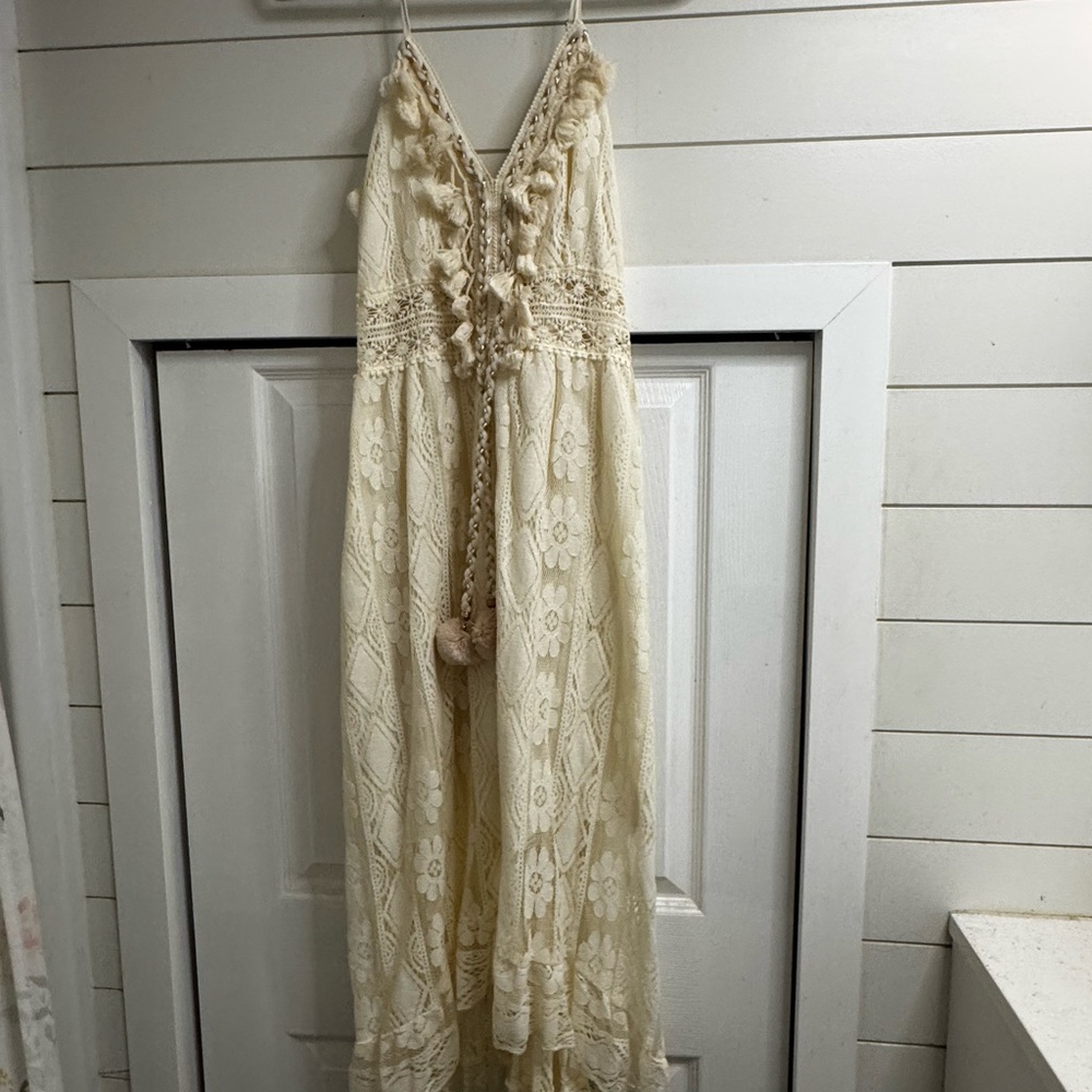 Elegant Cream Lace Maxi Dress - Picture 1 of 3